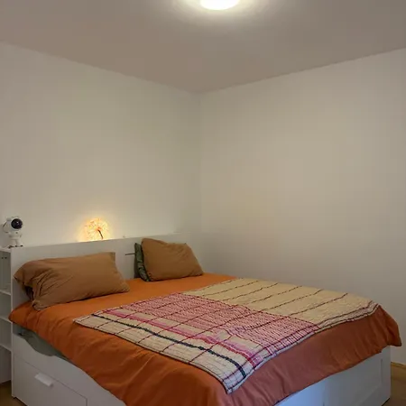דירה A Bright Spacious & Convenient 2 Brm Townhouse