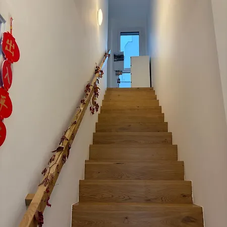 דירה A Bright Spacious & Convenient 2 Brm Townhouse *