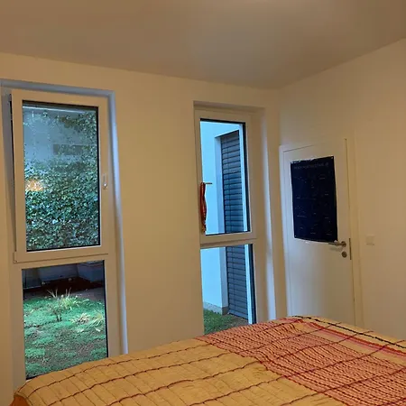 A Bright Spacious & Convenient 2 Brm Townhouse Apartment *