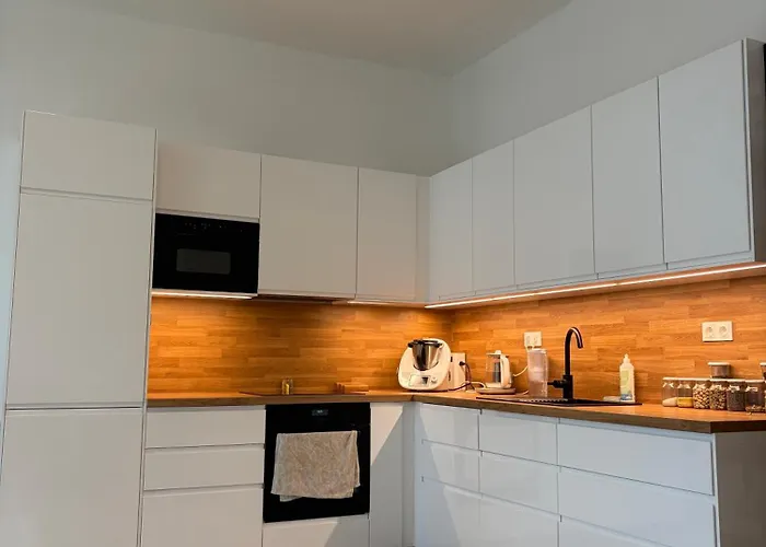 A Bright Spacious & Convenient 2 Brm Townhouse Grossing (Liezen)