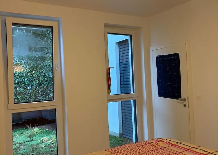 A Bright Spacious & Convenient 2 Brm Townhouse شقة *